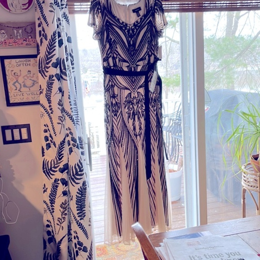 R&M Richards gown. Size 14. Never worn.